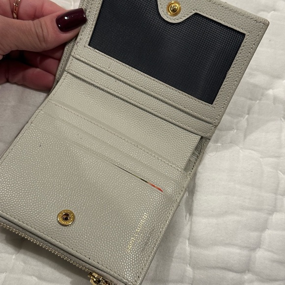 Yves Saint Laurent (YSL) wallet - Picture 4 of 7